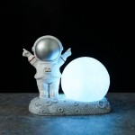 astronot-gece-lambasi7