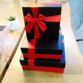 Kurdelalı Kare Kutu